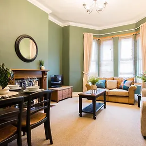 2-bed-apartment-central-cardiff.cardiffhotelswales.com/
